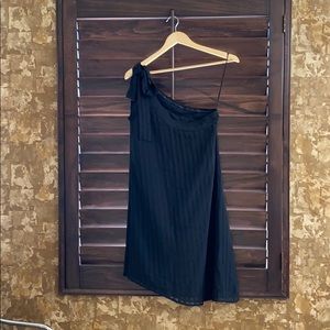 Black pleated dress